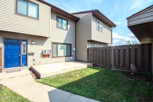 2231 32nd Avenue S, Fargo, ND, 58103 | Card Image