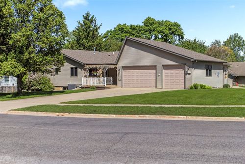 3201 Polaris Dr, Ames, IA, 50010-5476 | Card Image