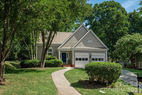 9801 Deer Spring Ln, Charlotte, NC, 28210-7928 | Card Image
