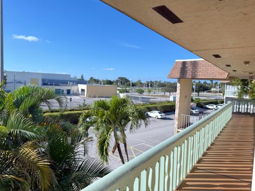 304-400 Village Green Cir W, Palm Springs, FL, 33461-6518 | Card Image