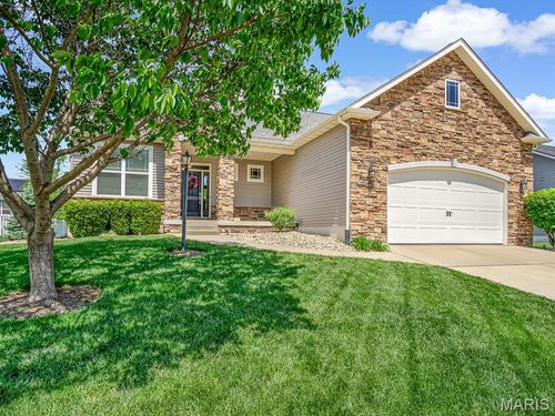 7045 Richmond Dr, Glen Carbon, IL, 62034-3061 | Card Image