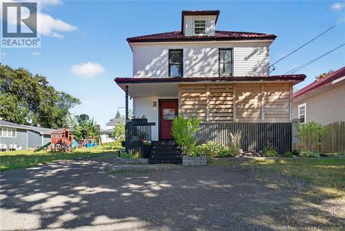87 Pleasant St, Moncton, NB, E1A2T9 | Card Image