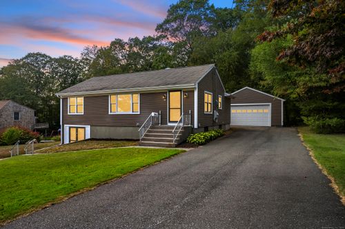 32 Pamela Ave, Groton, CT, 06340-3426 | Card Image