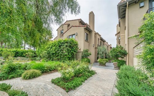 110-823 S Bundy Dr, Los Angeles, CA, 90049-4147 | Card Image