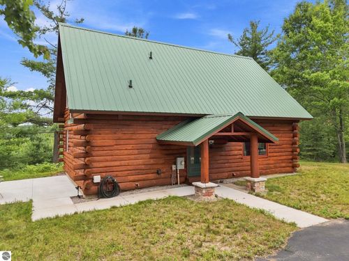 7727 Logger Dr, Manton, MI, 49663-9528 | Card Image