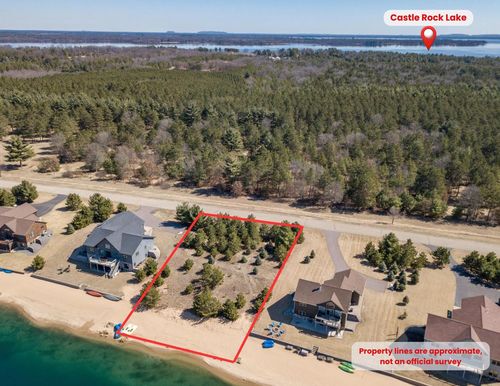 N7593 S Stone Gate Dr, New Lisbon, WI, 53950-9062 | Card Image