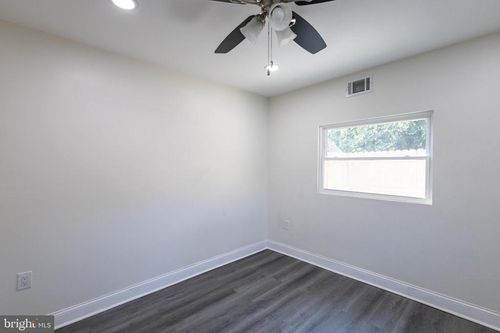 746 Pine St, CAMDEN, NJ, 08103-2450 | Card Image