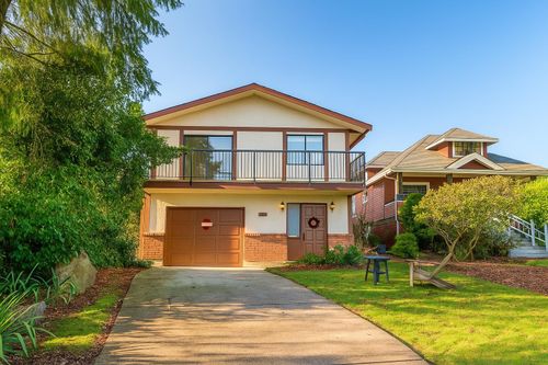 3003 Sunnyhurst Rd, North Vancouver, BC, V7K2G4 | Card Image