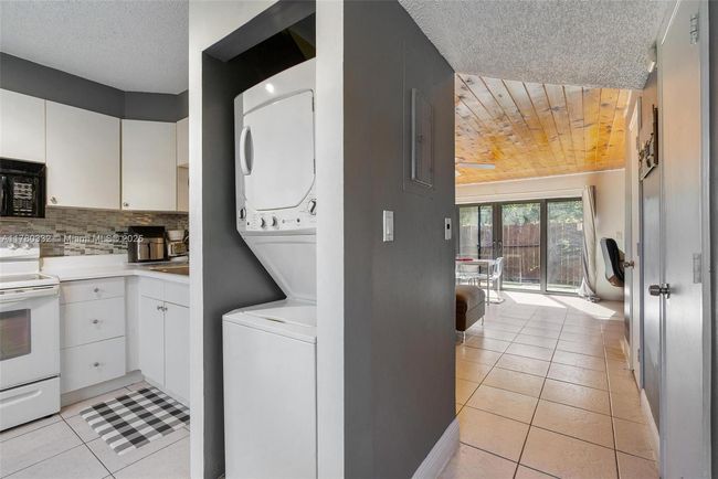 APT-33 - 3200 Nw 5 Th Ter, Townhouse with 2 bedrooms, 2 bathrooms and null parking in Pompano Beach FL | Image 9