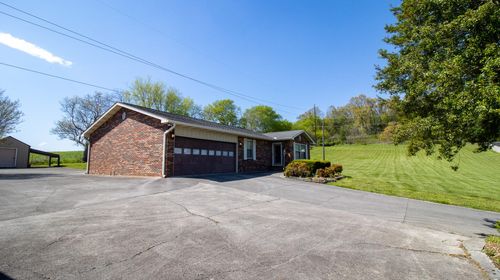 208 Helton Street, Kodak, TN, 37764 | Card Image