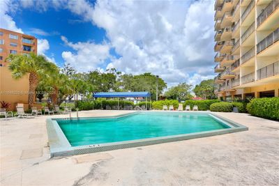 801 - 1470 Ne 125th Ter, Condo with 2 bedrooms, 2 bathrooms and null parking in North Miami FL | Image 1