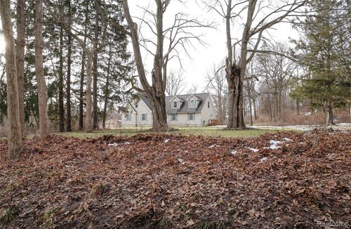 2755 Curtis Rd, Addison Township, MI, 48367-2017 | Card Image