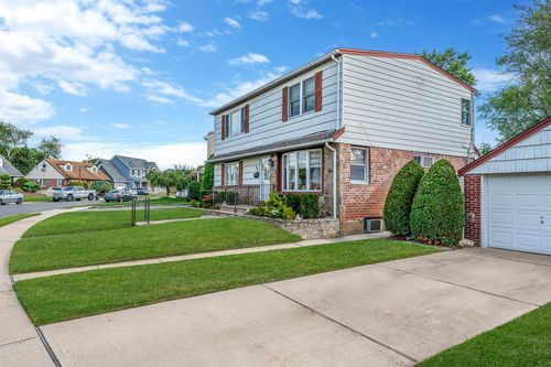 601 Bernice Rd, Franklin Square, NY, 11010-1801 | Card Image