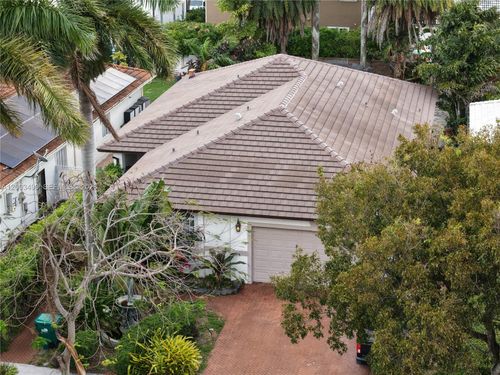 8746 Nw 140th Ln, Miami Lakes, FL, 33018-7375 | Card Image