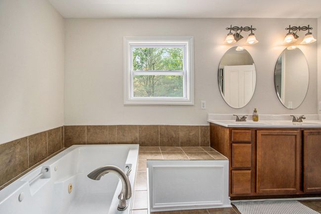 7049 3 Rd St, House other with 4 bedrooms, 4 bathrooms and null parking in Mattawan MI | Image 22