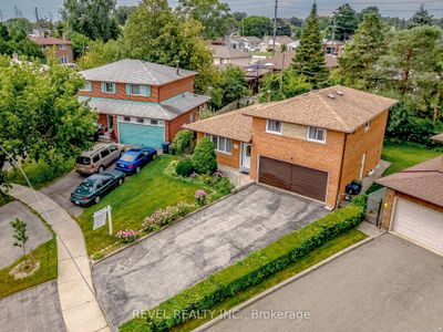 39 Hackmore Ave, House other with 3 bedrooms, 2 bathrooms and 6 parking in Etobicoke ON | Image 3