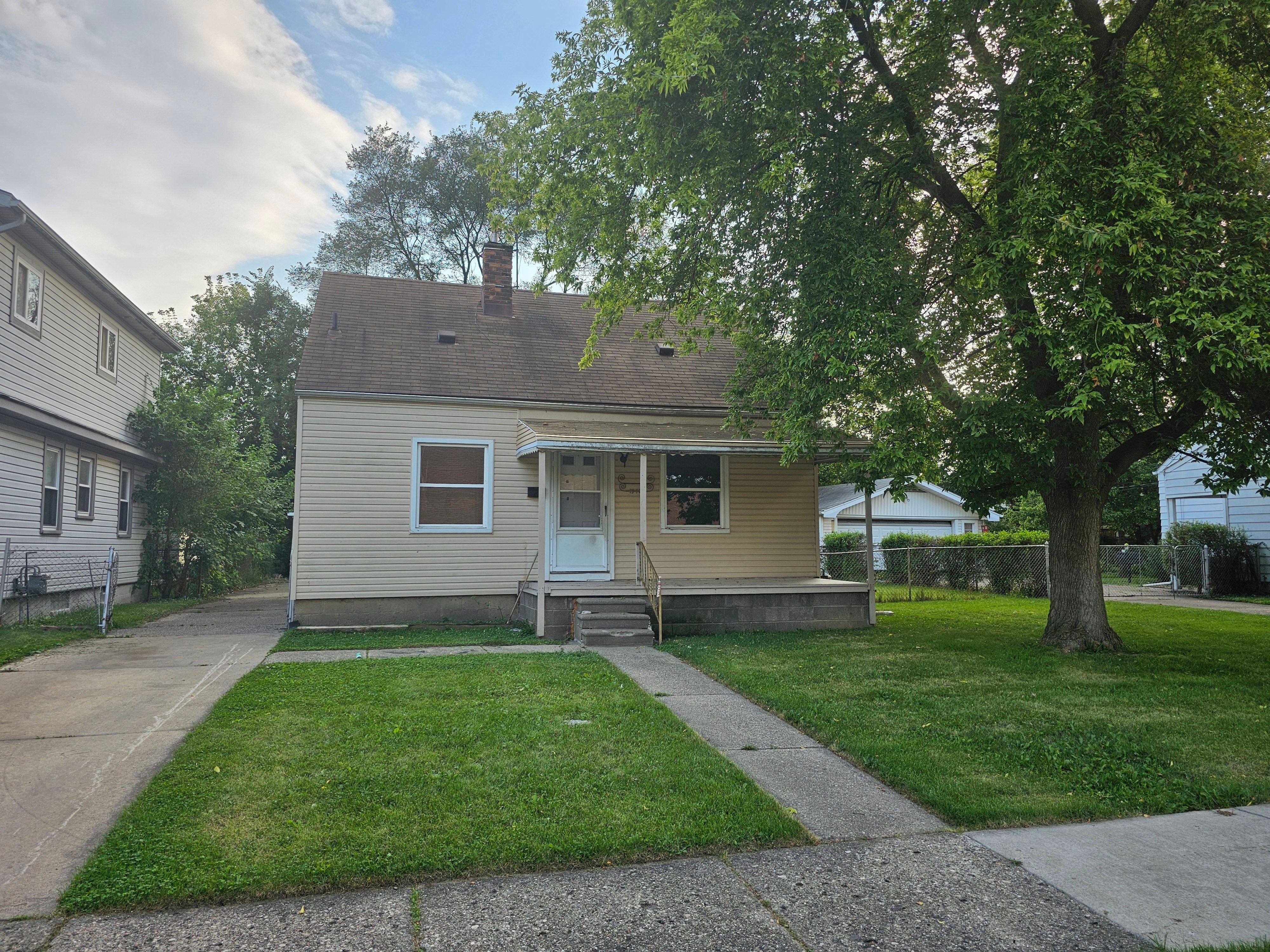 Woodside St, Harper Woods, MI 48225