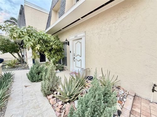 14-2203 Ne 7th St, Hallandale Beach, FL, 33009-2874 | Card Image