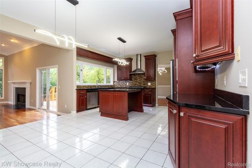 30950 Bruce Ln, Franklin, MI, 48025-1504 | Card Image