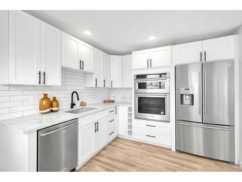 3320 W Saratoga Ave, Englewood, CO, 80110-6204 | Card Image