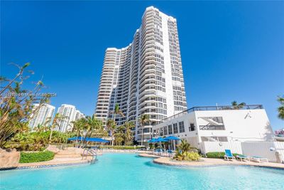 2206 - 19101 Ne 36th Ct, Condo with 2 bedrooms, 2 bathrooms and null parking in Aventura FL | Image 1