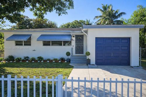 1080 Nw 135th St, North Miami, FL, 33168-6642 | Card Image
