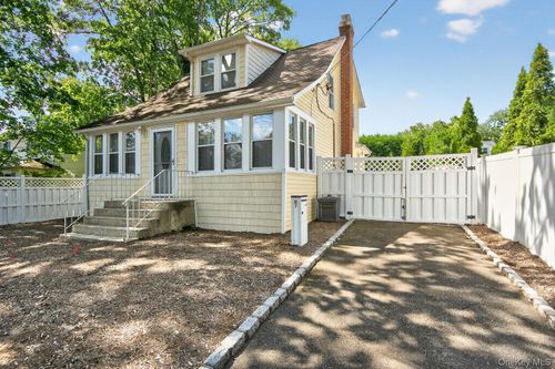 87 8th Avenue, Huntington, NY, 11746 | Card Image