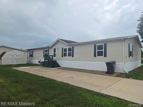 26732 Laramie Ln, Flat Rock, MI, 48134-2835 | Card Image
