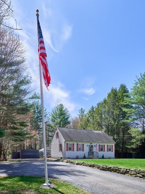 3 Hammond St, Rochdale, MA, 01542-1010 | Card Image