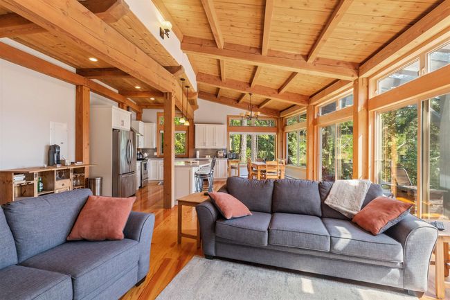 304 Esplanade Rd, House other with 3 bedrooms, 2 bathrooms and null parking in Gibsons BC | Image 15