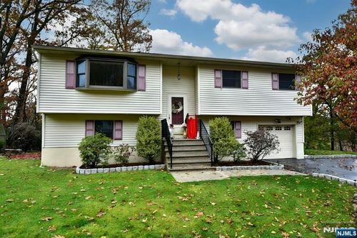 24 Fountain Dr, Ringwood, NJ, 07456-2407 | Card Image