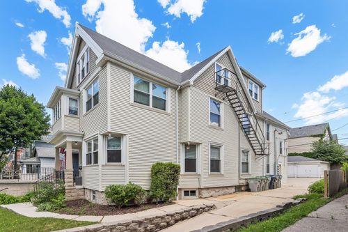 1660 N Marshall St, Milwaukee, WI, 53202-3516 | Card Image