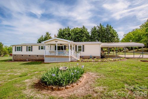 525 Mountain Meadows Dr, Bessemer City, NC, 28016-6757 | Card Image