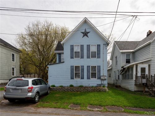 537 Cross St, Watertown, NY, 13601-4796 | Card Image