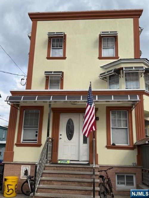 56 Hamilton Ave, Fairview, NJ, 07022-2066 | Card Image