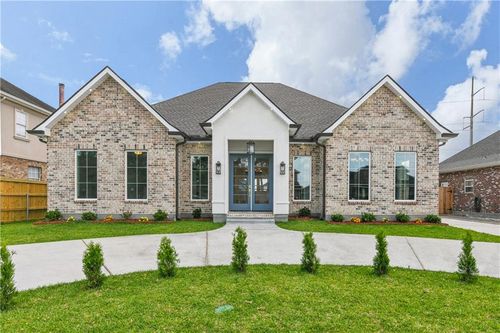 1105 Lake Frances Dr, Gretna, LA, 70056-8318 | Card Image