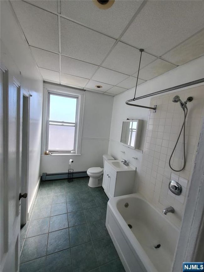 139 - 137-139 76 Th St, Home with 7 bedrooms, 4 bathrooms and null parking in North Bergen NJ | Image 12