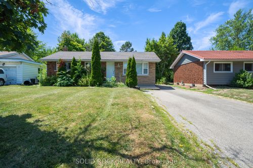 84 Jacobson Avenue, St Catharines, ON, L2W1A2 | Card Image