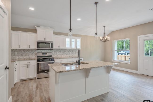 16218 Crossing Cir, House other with 3 bedrooms, 2 bathrooms and null parking in Lindale TX | Image 5