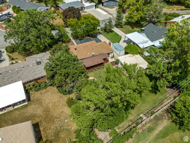 Aerial perspective of suburban area | Image 28