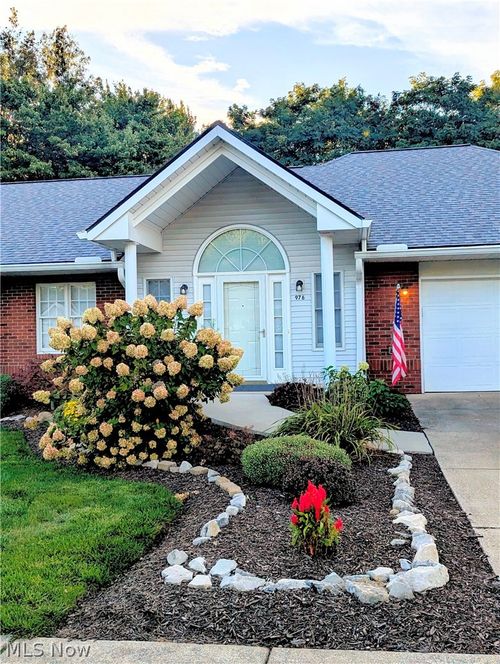 976 Rosemarie Cir, Wadsworth, OH, 44281-8229 | Card Image