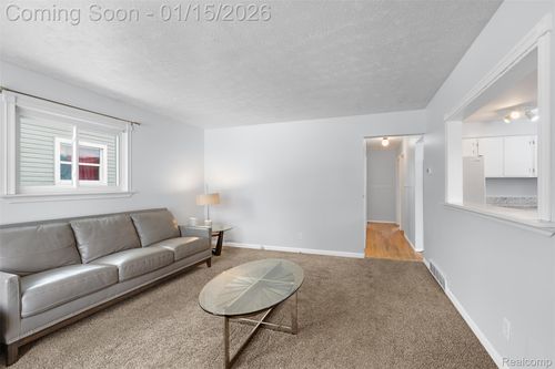 6428 Cloverton Dr, Waterford Twp, MI, 48329-1313 | Card Image