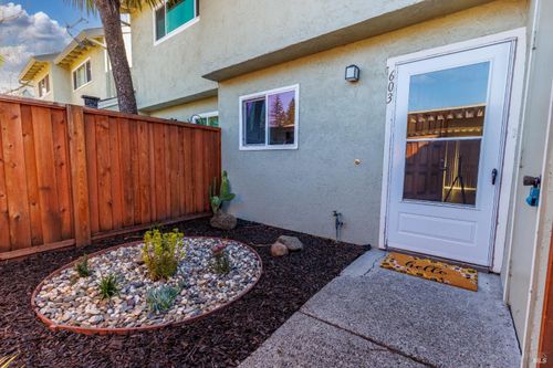 603 Racquet Club Cir, Rohnert Park, CA, 94928-2557 | Card Image