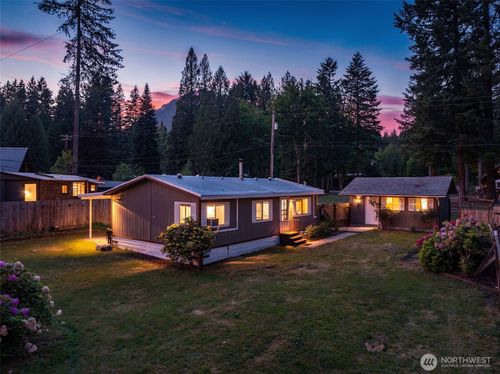 105 Mount Rainier Dr, Packwood, WA, 98361-9733 | Card Image