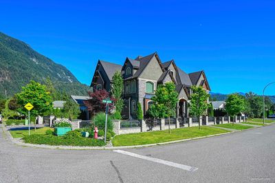 220 Balsam Ave, House other with 4 bedrooms, 4 bathrooms and 2 parking in Harrison Hot Springs BC | Image 1