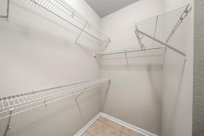 Large walk in Closet | Image 26