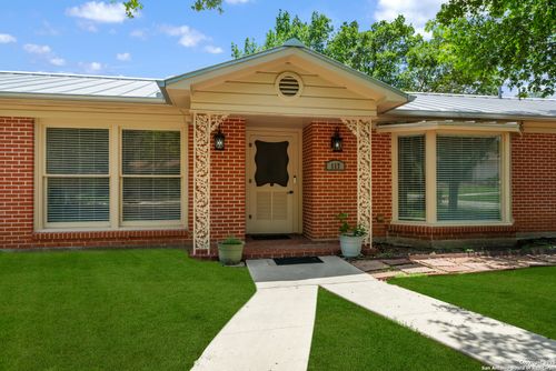 117 Danube Dr, Castle Hills, TX, 78213-3327 | Card Image