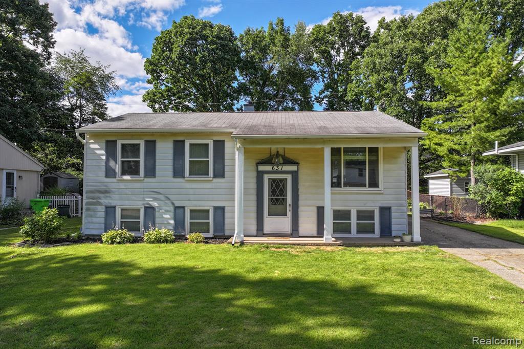Norchester St, South Lyon, MI 48178