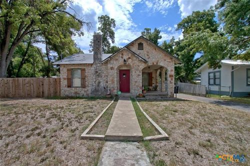 320 E Faust St, New Braunfels, TX, 78130-4645 | Card Image