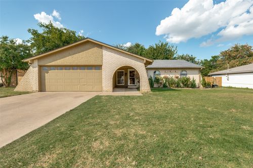 8421 Randy Dr, North Richland Hills, TX, 76182-4125 | Card Image